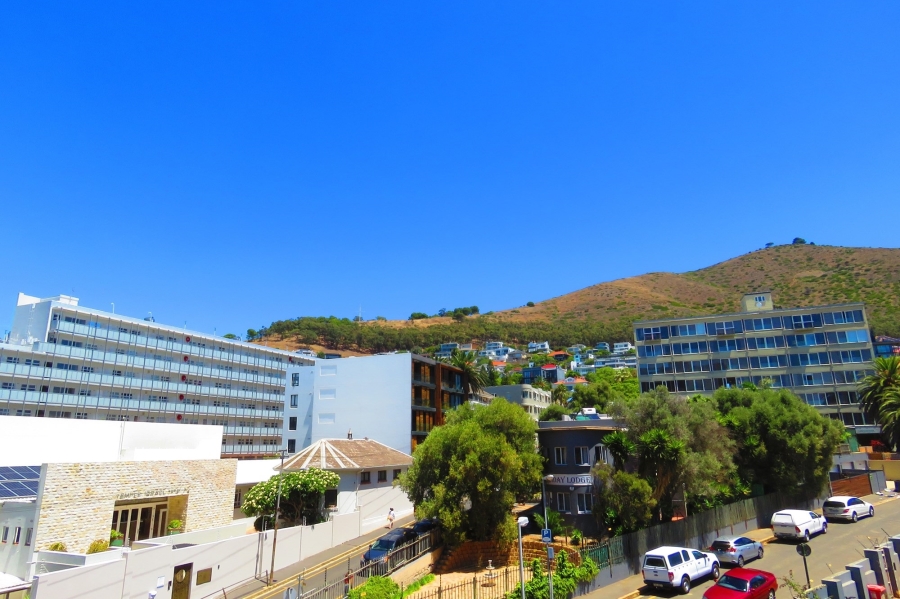 To Let 1 Bedroom Property for Rent in Green Point Western Cape